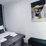 Apartman Sztuk Pieknych 14 & Prywatny Parking Piła