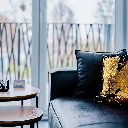 Sztuk Pieknych 14 & Prywatny Parking Apartman Piła