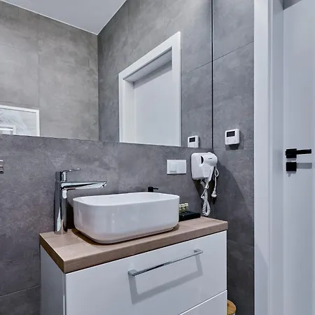 Apartamento Sztuk Pieknych 14 & Prywatny Parking Piła