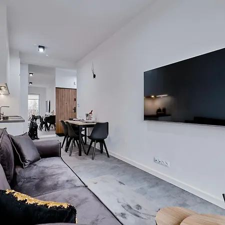 Sztuk Pieknych 14 & Prywatny Parking Apartman Piła